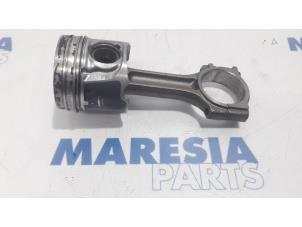 Gebruikte Zuiger Renault Koleos I 2.0 dCi 16V Prijs € 75,00 Margeregeling aangeboden door Maresia Parts