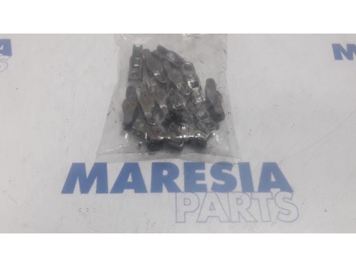 Gebruikte Tuimelaar Peugeot 207/207+ (WA/WC/WM) 1.6 HDi 16V Prijs € 40,00 Margeregeling aangeboden door Maresia Parts
