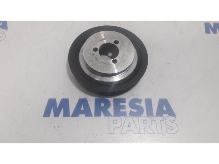 Gebruikte Krukas Poelie Peugeot 208 I (CA/CC/CK/CL) 1.0 Vti 12V PureTech Prijs € 50,00 Margeregeling aangeboden door Maresia Parts