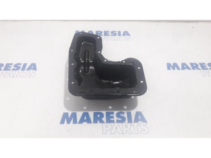 Gebruikte Carterpan Peugeot 208 I (CA/CC/CK/CL) 1.0 Vti 12V PureTech Prijs € 19,00 Margeregeling aangeboden door Maresia Parts