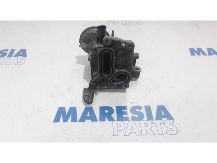 Gebruikte Oliefilterhouder Citroen Jumper (U9) 2.0 BlueHDi 130 Prijs € 127,05 Inclusief btw aangeboden door Maresia Parts