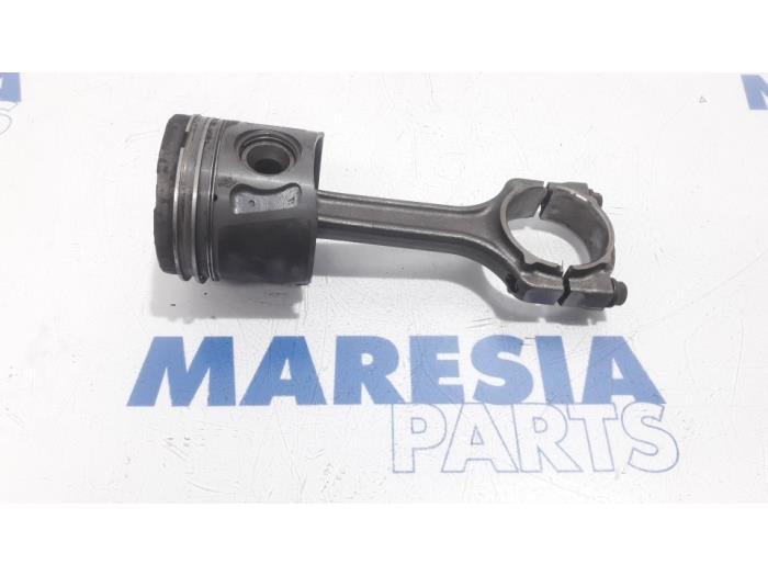 Gebruikte Zuiger Citroen Nemo (AA) 1.3 HDi 75 Prijs € 75,00 Margeregeling aangeboden door Maresia Parts