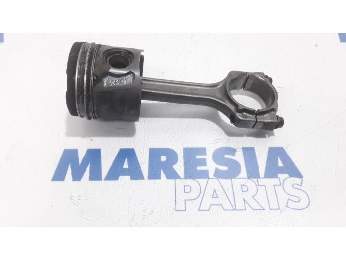 Gebruikte Zuiger Citroen Nemo (AA) 1.3 HDi 75 Prijs € 75,00 Margeregeling aangeboden door Maresia Parts