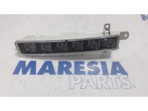 Gebruikte Dagrijverlichting rechts Peugeot 308 SW (L4/L9/LC/LJ/LR) 1.6 BlueHDi 120 Prijs € 40,00 Margeregeling aangeboden door Maresia Parts