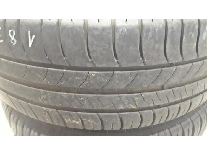 Bâche De Protection Auto Pour Renault Clio IV Estate (Break) 2012 à Aujourd'hui - Neuf - Taille Sur Mesure