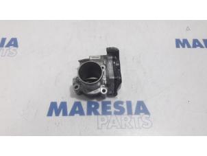 Gebruikte Gasklephuis Renault Trafic New (JL) 2.0 dCi 16V 115 Prijs € 60,44 Inclusief btw aangeboden door Maresia Parts