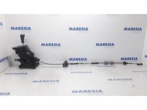 Gebruikte Versnellingspook Peugeot 3008 I (0U/HU) 1.6 16V THP 155 Prijs € 50,00 Margeregeling aangeboden door Maresia Parts