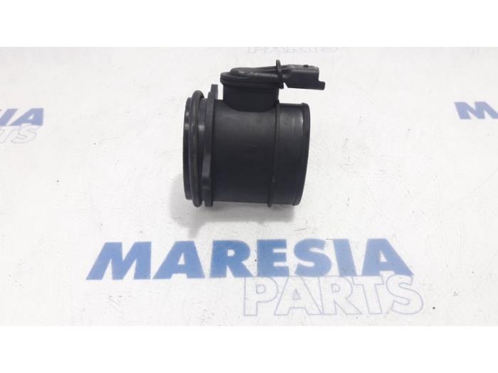 Gebruikte Luchthoeveelheidsmeter Citroen Berlingo 1.6 Hdi 75 16V Phase 1 Prijs € 25,00 Margeregeling aangeboden door Maresia Parts