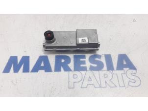 Gebruikte Achteruitrij Camera Renault Espace (RFCJ) 1.6 Energy dCi 160 EDC Prijs € 157,50 Margeregeling aangeboden door Maresia Parts