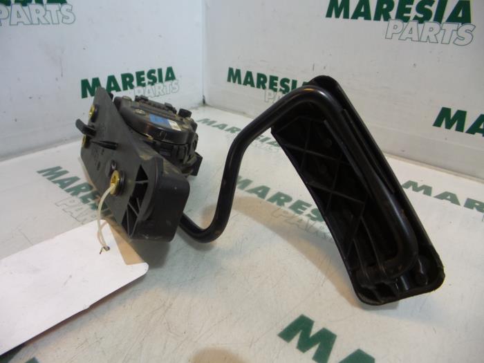 Gebruikte Sensor Gaspedaalpositie Renault Espace (JK) 3.0 dCi V6 24V Prijs € 29,99 Margeregeling aangeboden door Maresia Parts