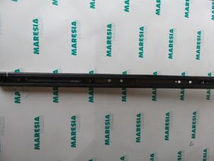 Gebruikte Stoel Rails links Renault Espace (JK) 3.0 dCi V6 24V Prijs € 40,00 Margeregeling aangeboden door Maresia Parts