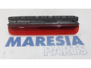 Gebruikte Extra Remlicht midden Fiat 500 (312) 1.2 69 Prijs € 40,00 Margeregeling aangeboden door Maresia Parts