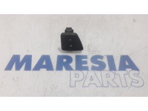 Gebruikte Schakelblok ruiten Fiat 500 (312) 0.9 TwinAir 85 Prijs € 20,00 Margeregeling aangeboden door Maresia Parts