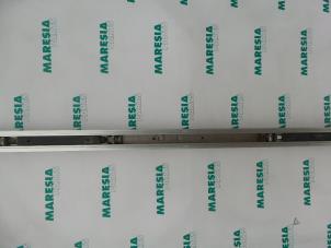 Gebruikte Stoel Rails links Renault Espace (JK) 3.0 dCi V6 24V Prijs € 40,00 Margeregeling aangeboden door Maresia Parts