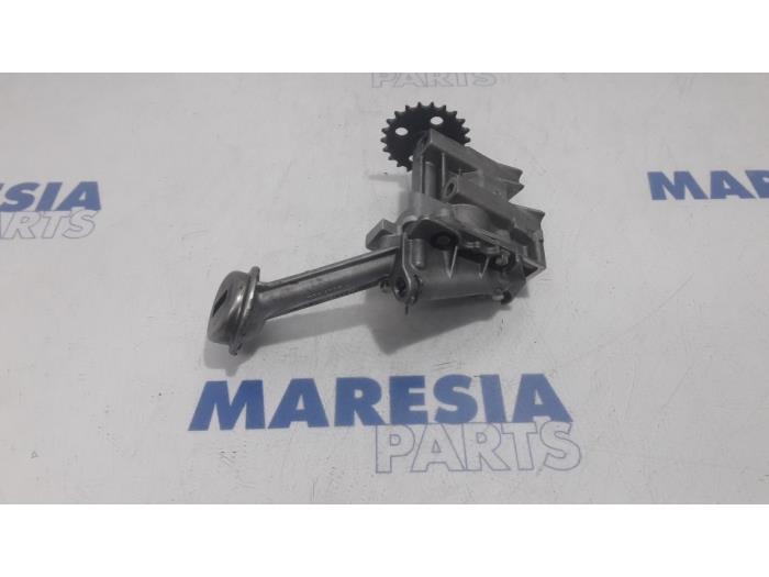 Gebruikte Oliepomp Renault Grand Scénic III (JZ) 1.5 dCi 110 Prijs € 50,00 Margeregeling aangeboden door Maresia Parts