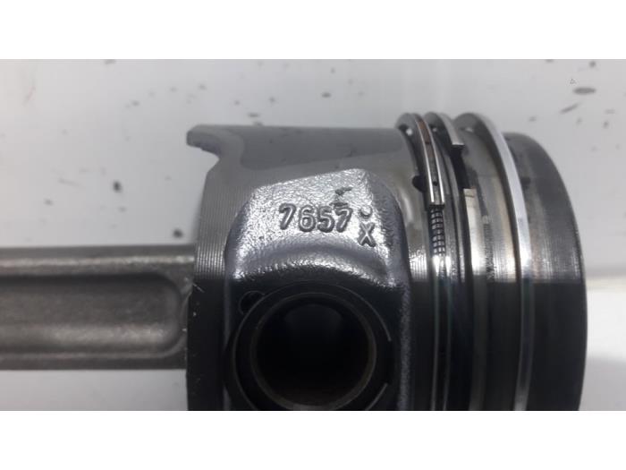 Zuiger van een Renault Grand Scénic III (JZ) 1.5 dCi 110 2012