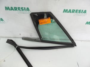 Gebruikte Ruit Driehoek links-voor Peugeot 308 (4A/C) 1.6 HDiF 16V Prijs € 45,00 Margeregeling aangeboden door Maresia Parts