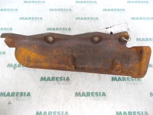 Gebruikte Uitlaatspruitstuk Renault Espace (JK) 3.0 dCi V6 24V Grand Espace Prijs € 75,00 Margeregeling aangeboden door Maresia Parts