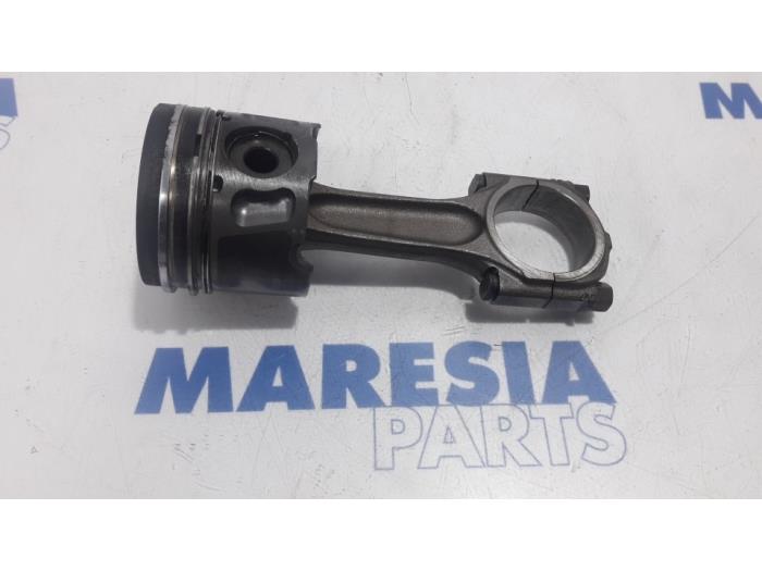 Gebruikte Zuiger Peugeot Expert (G9) 2.0 HDi 120 Prijs € 75,00 Margeregeling aangeboden door Maresia Parts