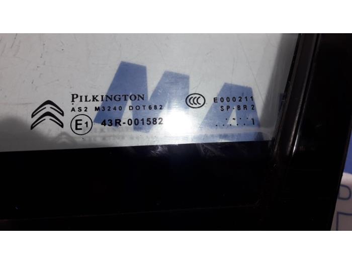 Driehoeks Ruit links-voor van een Citroën DS4 (NX) 1.6 16V VTi 120 2012