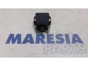 Gebruikte Sensor regen Citroen DS4 (NX) 1.6 16V VTi 120 Prijs € 20,00 Margeregeling aangeboden door Maresia Parts