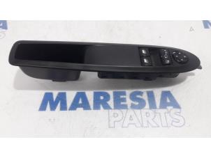 Gebruikte Combischakelaar ramen Citroen DS4 (NX) 1.6 16V VTi 120 Prijs € 50,00 Margeregeling aangeboden door Maresia Parts