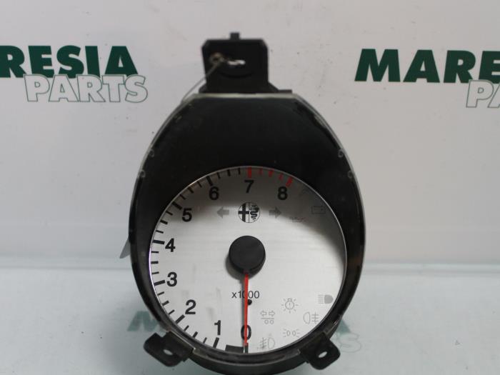 Gebruikte Display Interieur Alfa Romeo 156 (932) 1.6 Twin Spark 16V Prijs € 30,00 Margeregeling aangeboden door Maresia Parts