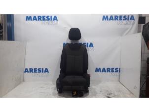 Gebruikte Voorstoel rechts Citroen DS4 (NX) 1.6 16V VTi 120 Prijs € 183,75 Margeregeling aangeboden door Maresia Parts