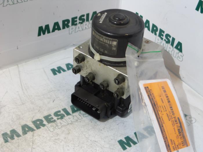 Gebruikte ABS Pomp Peugeot 206 (2A/C/H/J/S) 1.9 D Prijs € 75,00 Margeregeling aangeboden door Maresia Parts