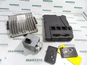 Gebruikte Computer Motormanagement Renault Scénic II (JM) 1.5 dCi 80 Prijs € 210,00 Margeregeling aangeboden door Maresia Parts