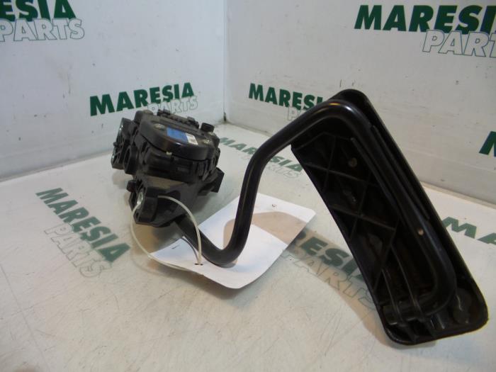 Gebruikte Sensor Gaspedaalpositie Renault Espace (JK) 2.2 dCi 150 16V Grand Espace Prijs € 29,99 Margeregeling aangeboden door Maresia Parts