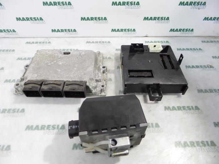 Gebruikte Computer Motormanagement Renault Laguna II Grandtour (KG) 3.0 V6 24V Prijs € 236,25 Margeregeling aangeboden door Maresia Parts