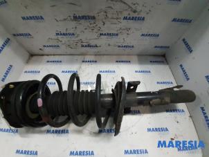 Gebruikte Mac Phersonpoot links-voor Renault Megane II (BM/CM) 1.9 dCi 120 Prijs € 25,00 Margeregeling aangeboden door Maresia Parts