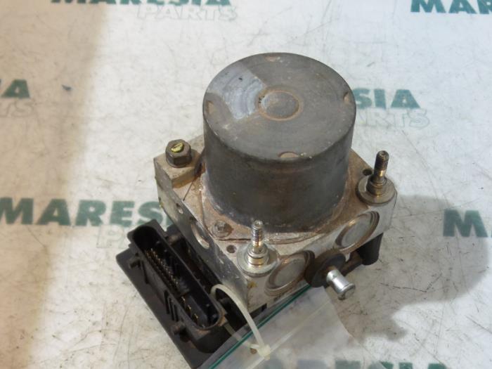 Gebruikte ABS Pomp Fiat Stilo (192A/B) 1.9 JTD 80 Prijs € 75,00 Margeregeling aangeboden door Maresia Parts
