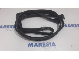 Gebruikte Cabriodak rubber Fiat 500 (312) 1.2 69 Prijs € 105,00 Margeregeling aangeboden door Maresia Parts
