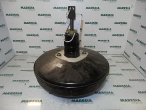 Gebruikte Rembooster Renault Megane II (BM/CM) 1.5 dCi 100 Prijs € 40,00 Margeregeling aangeboden door Maresia Parts