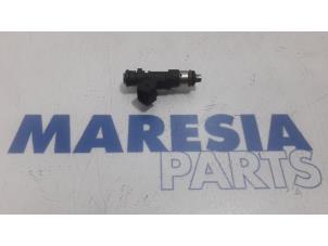 Gebruikte Injector (benzine injectie) Fiat Bravo (198A) 1.4 16V Prijs € 25,00 Margeregeling aangeboden door Maresia Parts