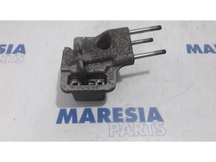 Gebruikte Motorsteun Fiat Bravo (198A) 1.4 16V Prijs € 50,00 Margeregeling aangeboden door Maresia Parts