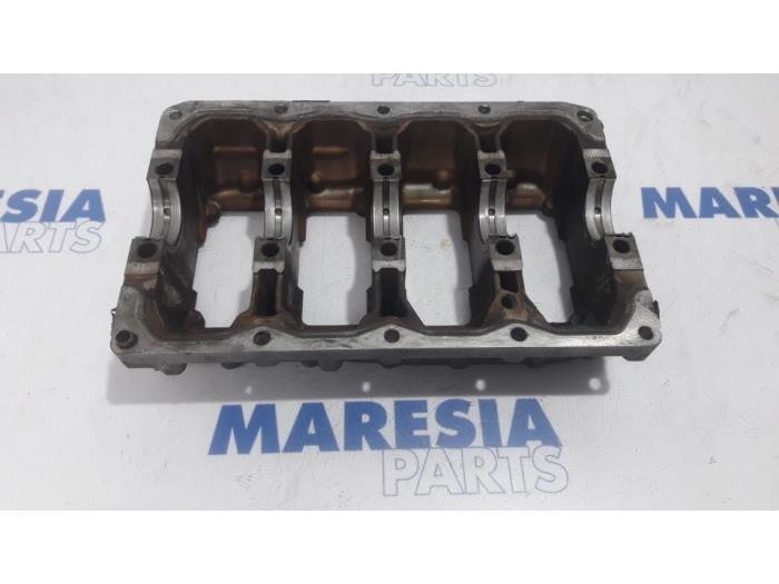 Gebruikte Carterpan Fiat Bravo (198A) 1.4 16V Prijs € 40,00 Margeregeling aangeboden door Maresia Parts