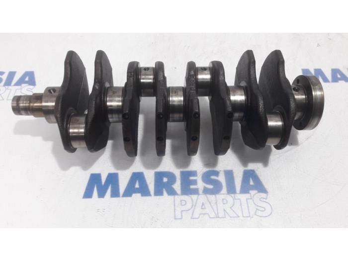 Gebruikte Krukas Fiat Bravo (198A) 1.4 16V Prijs € 157,50 Margeregeling aangeboden door Maresia Parts
