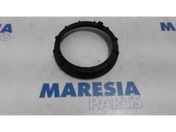 Gebruikte Tank element Pomp Peugeot 308 SW (4E/H) 1.6 HDi 16V Prijs € 10,00 Margeregeling aangeboden door Maresia Parts