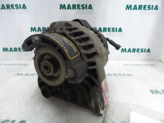 Gebruikte Dynamo Fiat Bravo (182A) 1.2 16V Prijs € 50,00 Margeregeling aangeboden door Maresia Parts