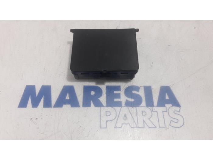 Gebruikte Kachelcomputer Peugeot 308 (L3/L8/LB/LH/LP) 1.2 12V e-THP PureTech 130 Prijs € 25,00 Margeregeling aangeboden door Maresia Parts