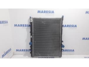 Gebruikte Radiateur Peugeot 307 CC (3B) 2.0 16V Prijs € 35,00 Margeregeling aangeboden door Maresia Parts
