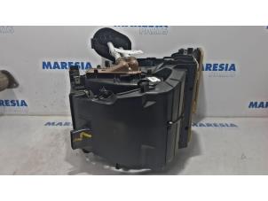 Gebruikte Kachelhuis Renault Trafic New (FL) 2.0 dCi 16V 115 Prijs € 254,10 Inclusief btw aangeboden door Maresia Parts