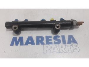 Gebruikte Injector brug Peugeot 308 SW (L4/L9/LC/LJ/LR) 1.6 BlueHDi 120 Prijs € 35,00 Margeregeling aangeboden door Maresia Parts