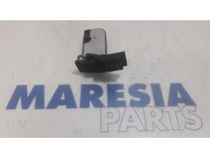 Gebruikte Luchthoeveelheidsmeter Peugeot 308 SW (L4/L9/LC/LJ/LR) 1.6 BlueHDi 120 Prijs € 30,00 Margeregeling aangeboden door Maresia Parts