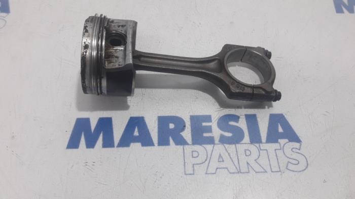 Gebruikte Zuiger Citroen DS4 (NX) 1.6 16V VTi 120 Prijs € 50,00 Margeregeling aangeboden door Maresia Parts
