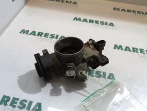 Gebruikte Gasklephuis Peugeot 206 (2A/C/H/J/S) 1.6 XS,XT Prijs € 65,00 Margeregeling aangeboden door Maresia Parts