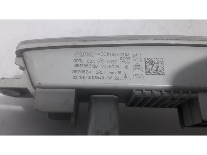 Dagrijverlichting links van een Peugeot 308 SW (L4/L9/LC/LJ/LR) 1.6 BlueHDi 120 2015